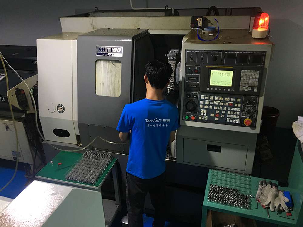 TANK007探客工廠---CNC數(shù)控設備操作場景